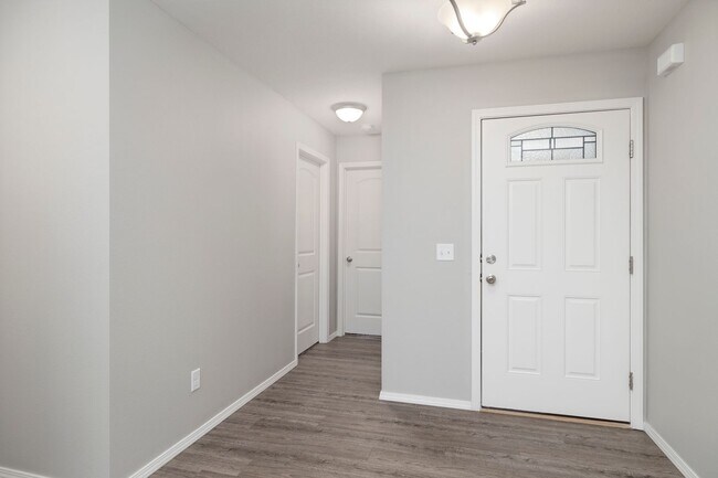 Building Photo - 662 S Long Dr