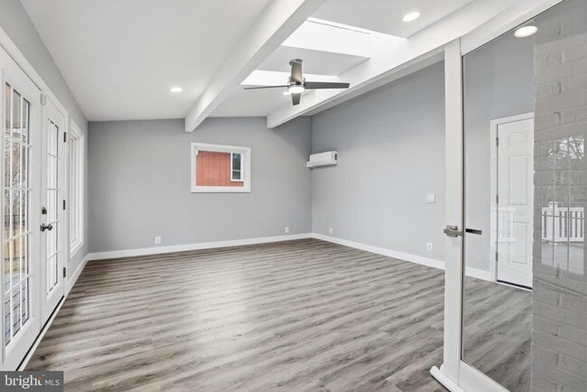 Building Photo - 6616 Beverly Ave