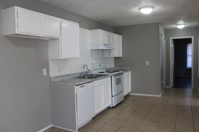 Building Photo - Wonderful Kitchen!