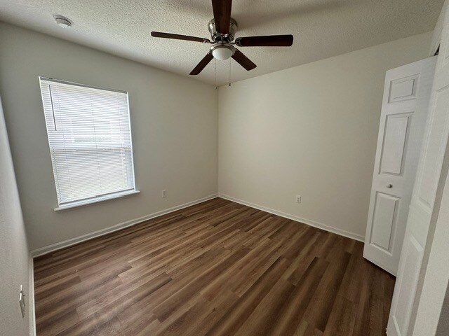 Building Photo - Spacious 4 Bedroom Home With Washer And Dryer Included
