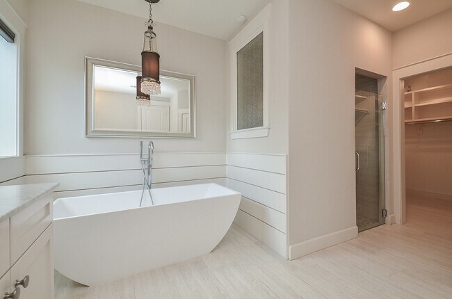 Building Photo - 5413 De Milo Dr