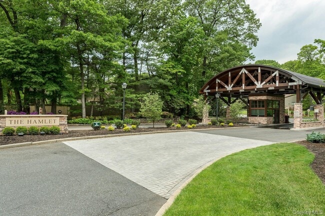 Building Photo - 23 Meadowood Dr