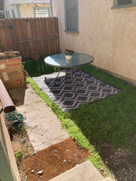 Building Photo - 129 S Broadway