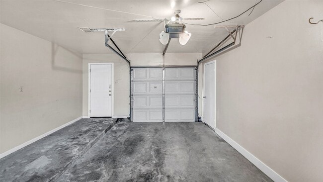 Building Photo - 10919 Paulwood Dr