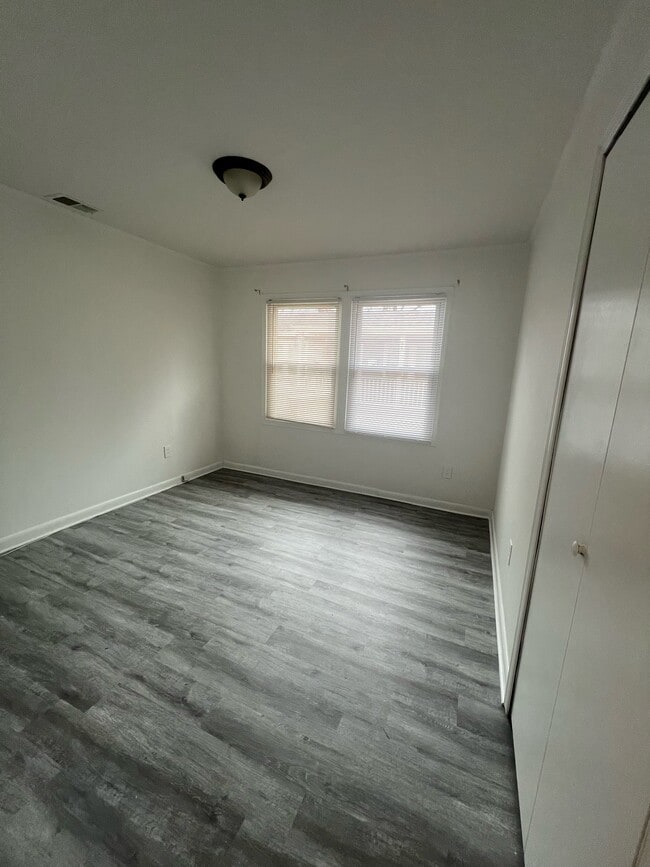 Building Photo - 609 N Stonestreet Ave