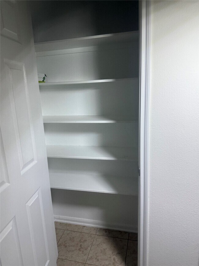 Building Photo - 1119 Grassy View Dr