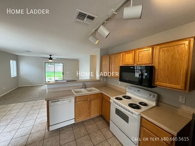 Building Photo - 44871 Gavilan Dr