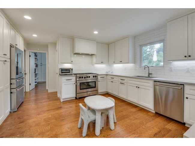 Building Photo - 8700 Mountainwood Cir