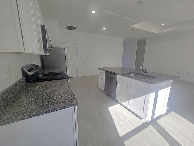 Building Photo - Brand new 4/2/2  House