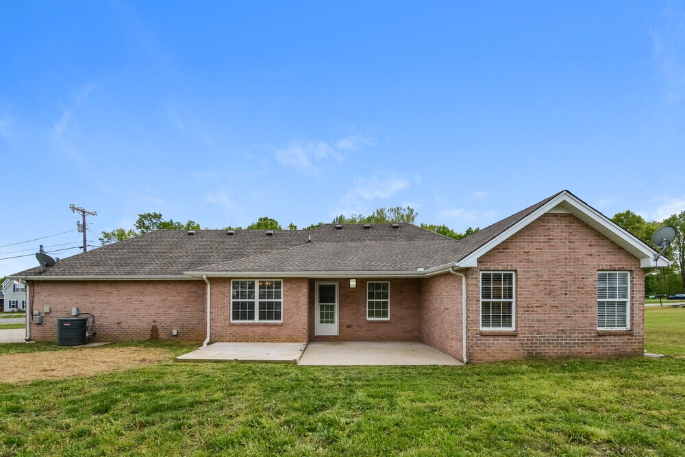 Building Photo - 144 Centerrock Dr