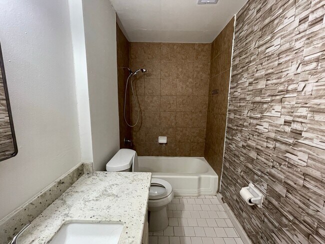 Building Photo - 7219 Tanager St