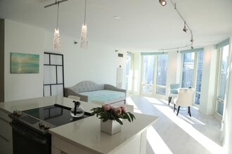 Building Photo - 1 bedroom in Chicago IL 60654