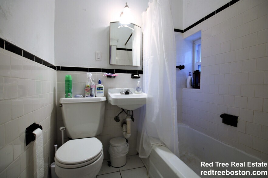 Building Photo - 1868 Commonwealth Ave