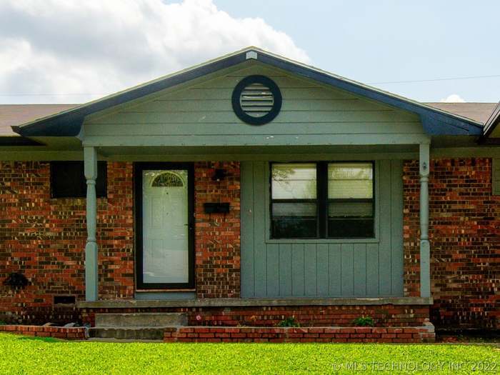 Building Photo - 10208 E 7th St