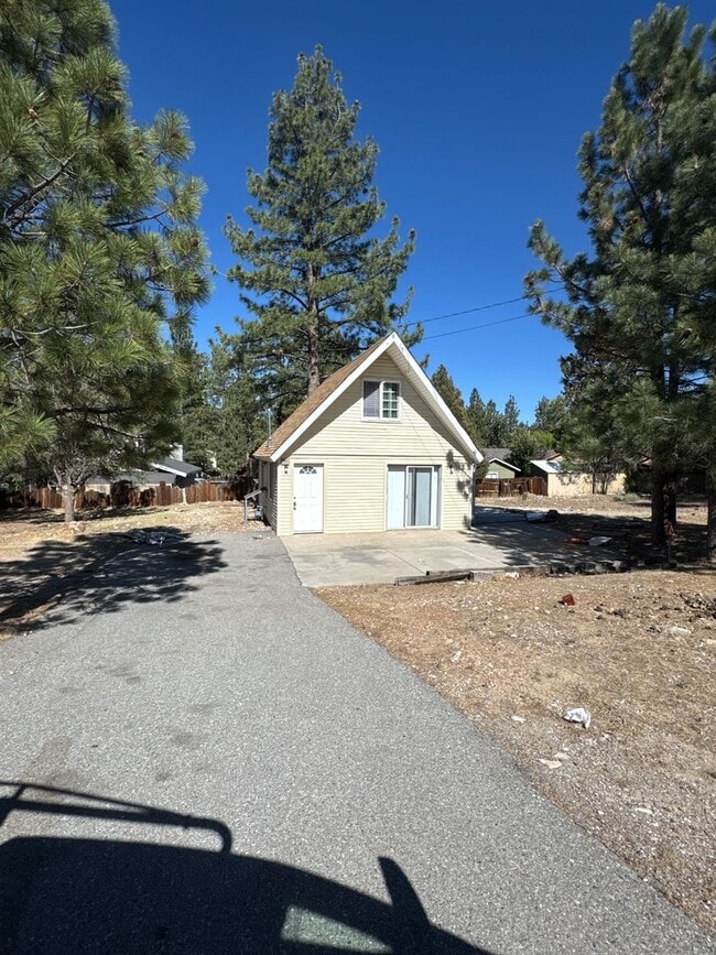 Building Photo - Cute House For Rent