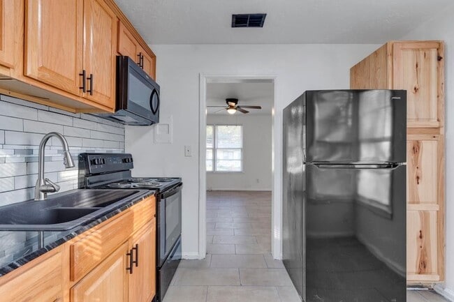 Building Photo - 1613 Hernando Dr