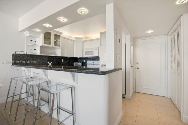 Building Photo - 465 Ocean Dr