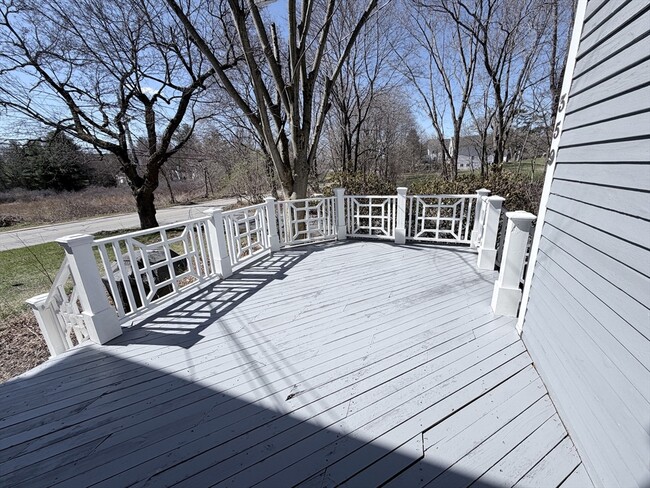 Building Photo - 359 Village St