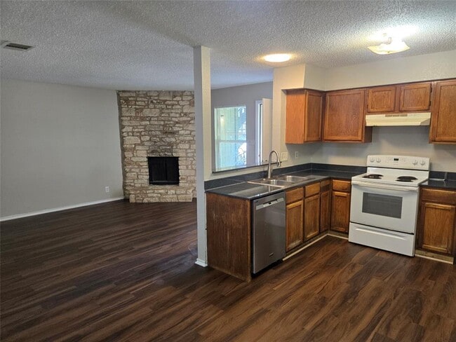 Building Photo - 10207 Brownie Dr
