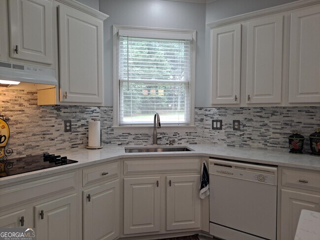 Building Photo - 120 Newfield Dr