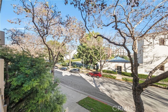 Building Photo - 141 S Linden Dr