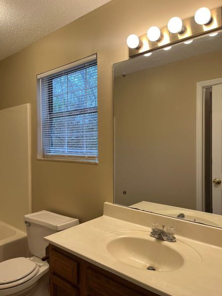 Building Photo - Farragut Bent Tree S/D 3 bed/2 bath