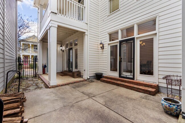 Building Photo - 948 River Breeze Dr