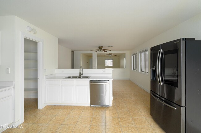 Building Photo - 11825 W Edgemont Ave