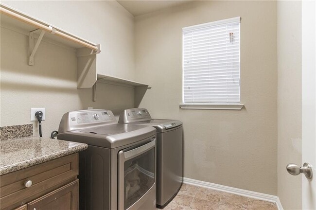 Building Photo - 3418 Castleton Dr