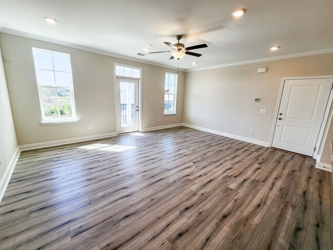 Building Photo - 836 Goswell Dr