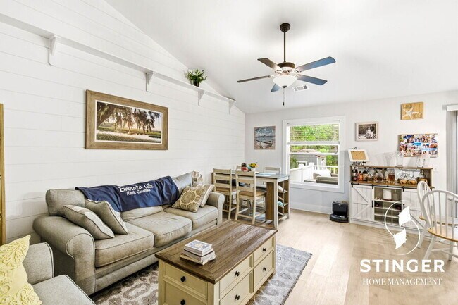 Building Photo - 40 Canopy Ln