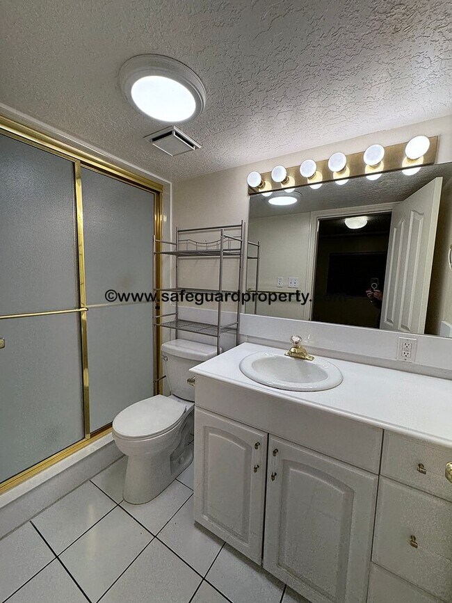 Building Photo - Wonderful 4 Bedroom Home with an Office in...