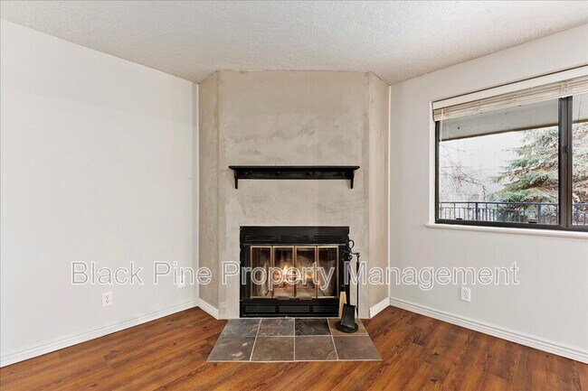 Building Photo - 3675 S Gekeler Ln