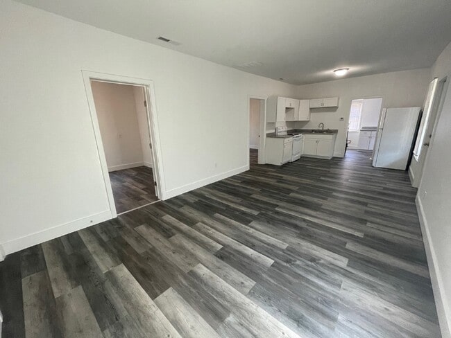 Building Photo - Updated 2 Bedroom, 1 Bathroom house with w...