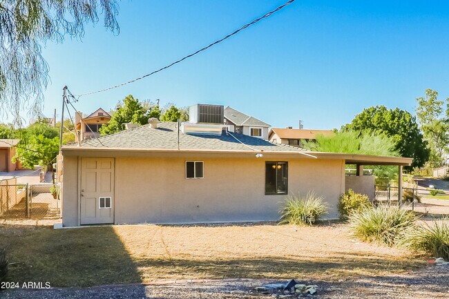 Building Photo - 1538 E Cortez St