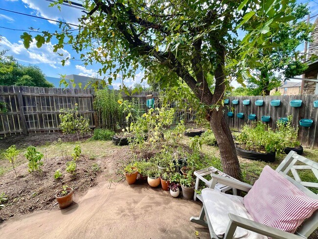 Building Photo - One Bedroom unit in Fourplex with Yard for...