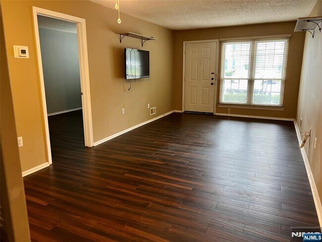 Building Photo - 775 Sassafras Ct