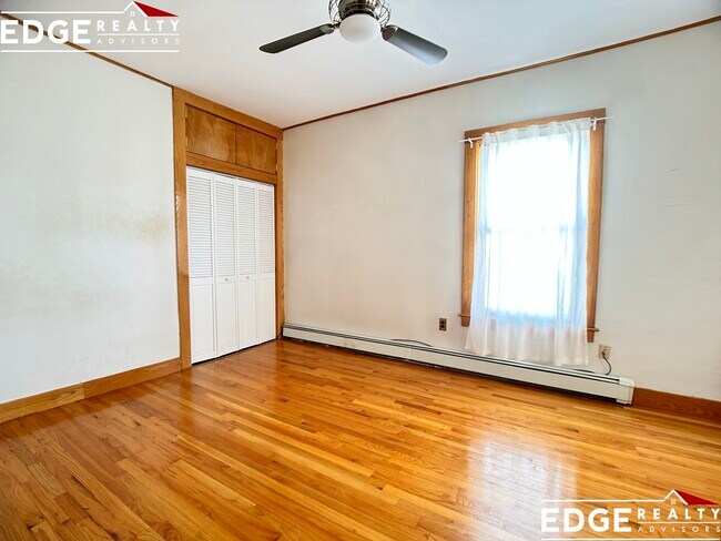 Building Photo - 287 Market St