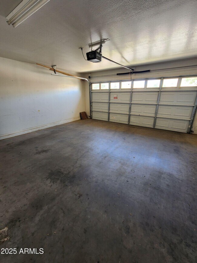 Building Photo - 43401 W Elizabeth Ave