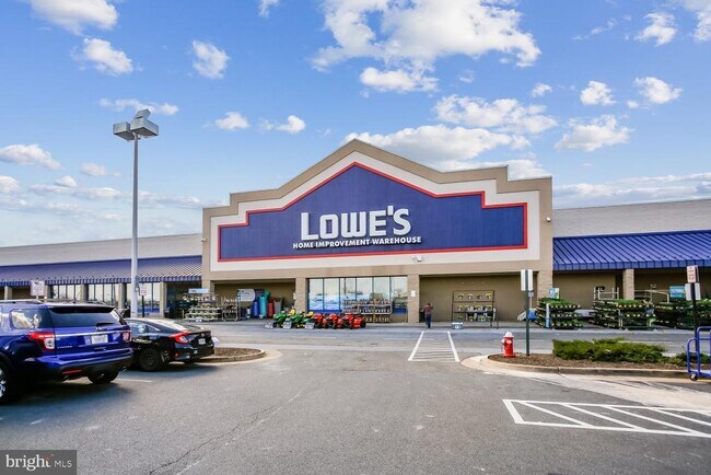 Building Photo - 6631 Wakefield Dr