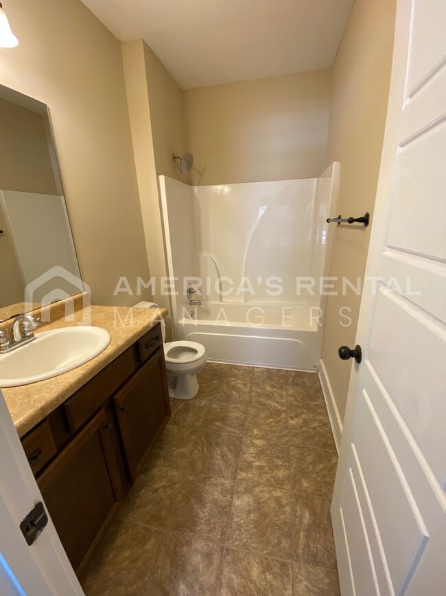 Building Photo - Home in Odenville... Available to View Now!!!
