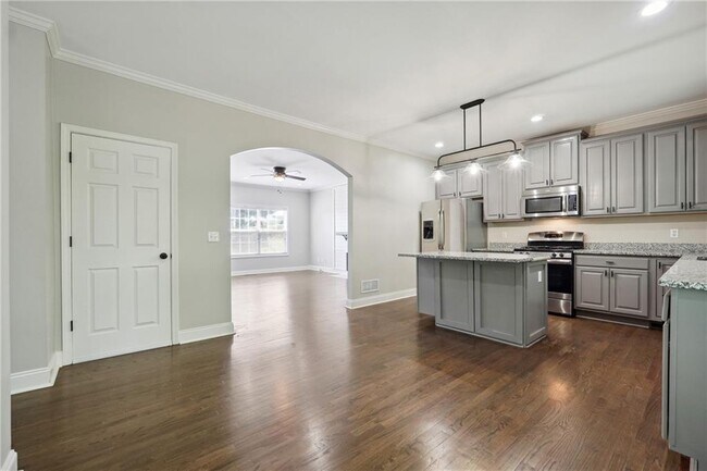 Building Photo - 425 Hearthstone Way