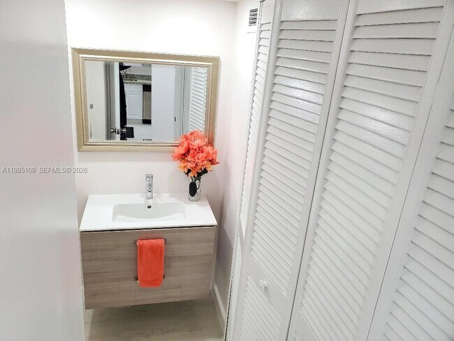 Building Photo - 18011 Biscayne Blvd