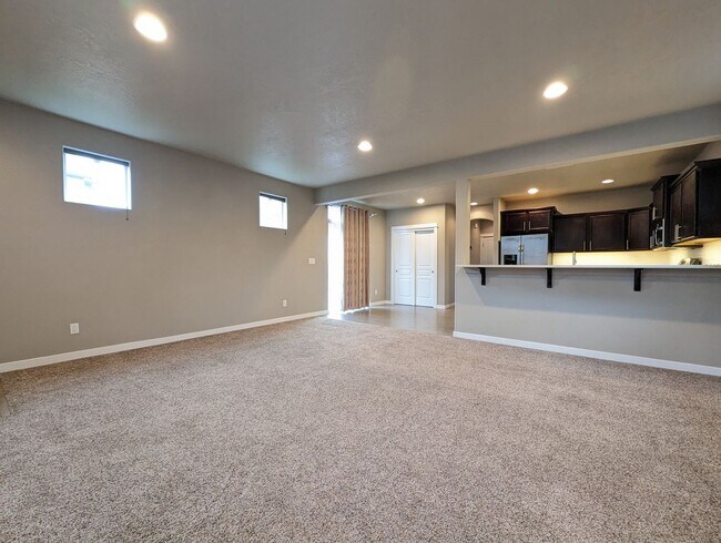 Building Photo - Gorgeous 3-Bedroom, 2.5-Bath Home on Corner Lot In Eugene!