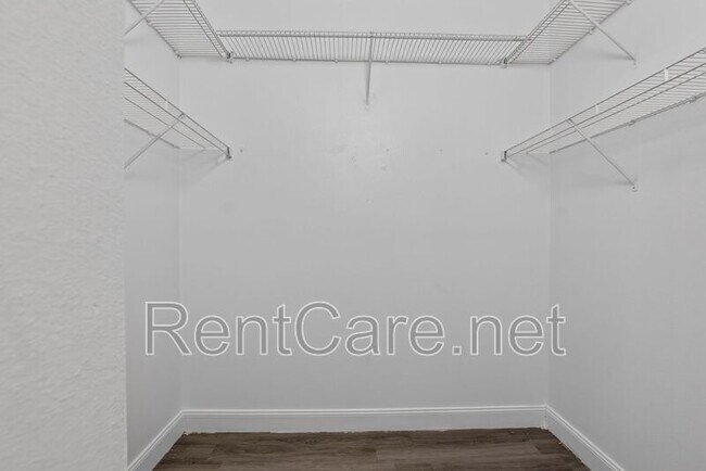 Building Photo - 121 Aurelia Ct
