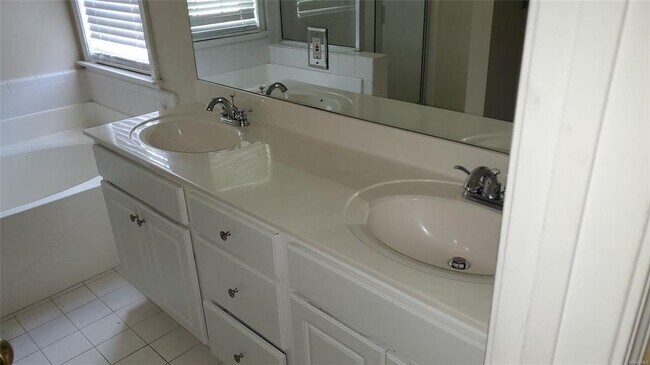 Building Photo - 8755 Ridgestone Ct