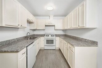 Building Photo - 632 Luke St