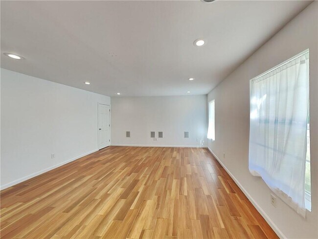 Building Photo - 515 Bigelow Ct