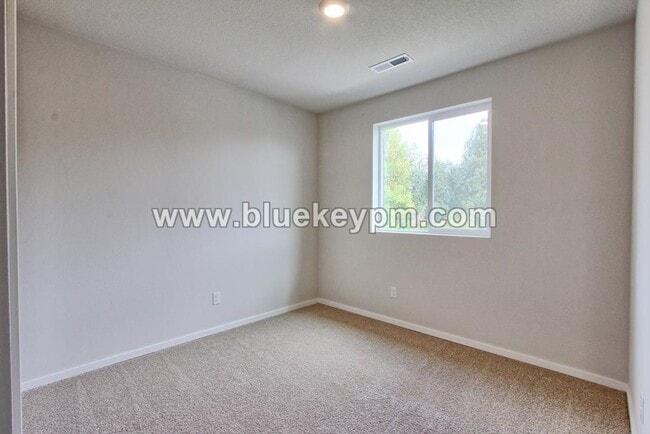 Building Photo - 10312 NE 79th Ct