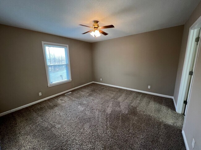 Building Photo - 474 Ginkgo Dr